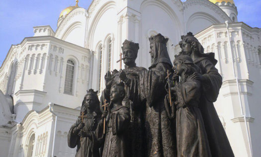 Памятник семье императора Николая II торжественно откроют в Дивеевском монастыре - фото 1
