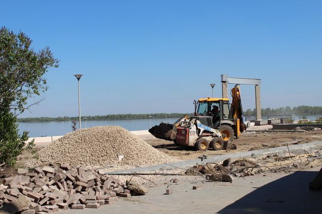 За синим забором: реконструкция Нижне-Волжской набережной близится к завершению (ФОТО) - фото 27