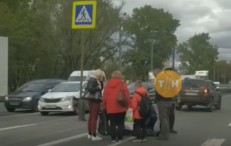 Пешеход попал под колеса иномарки на Московском шоссе - фото 1