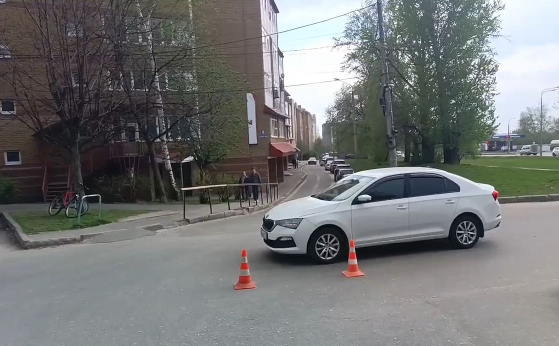 Иномарка сбила девочку на велосипеде в Нижнем Новгороде - фото 1