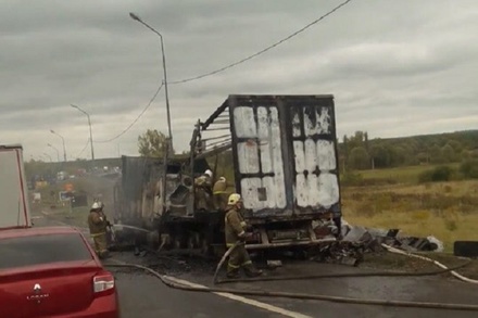 На трассе в Кстовском районе сгорела фура со стиральными машинами (ВИДЕО)