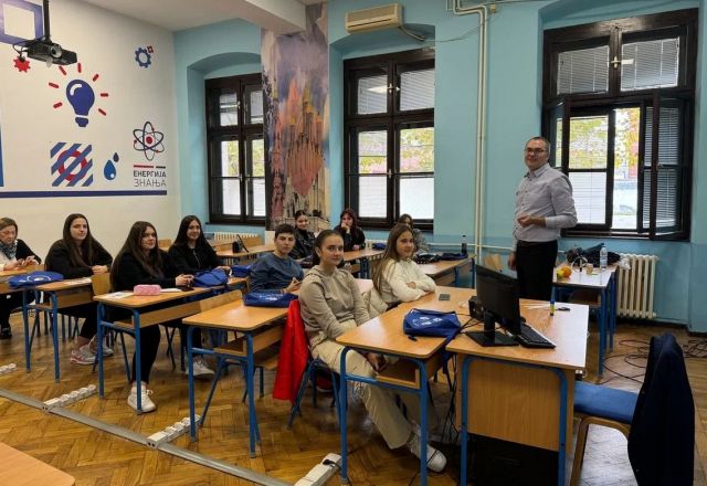 Мининский университет провел лекции и хакатоны для 300 сербских школьников - фото 1