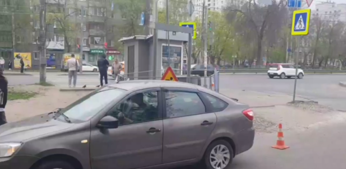Пенсионер на легковушке наехал женщину на переходе в Нижнем Новгороде  - фото 1