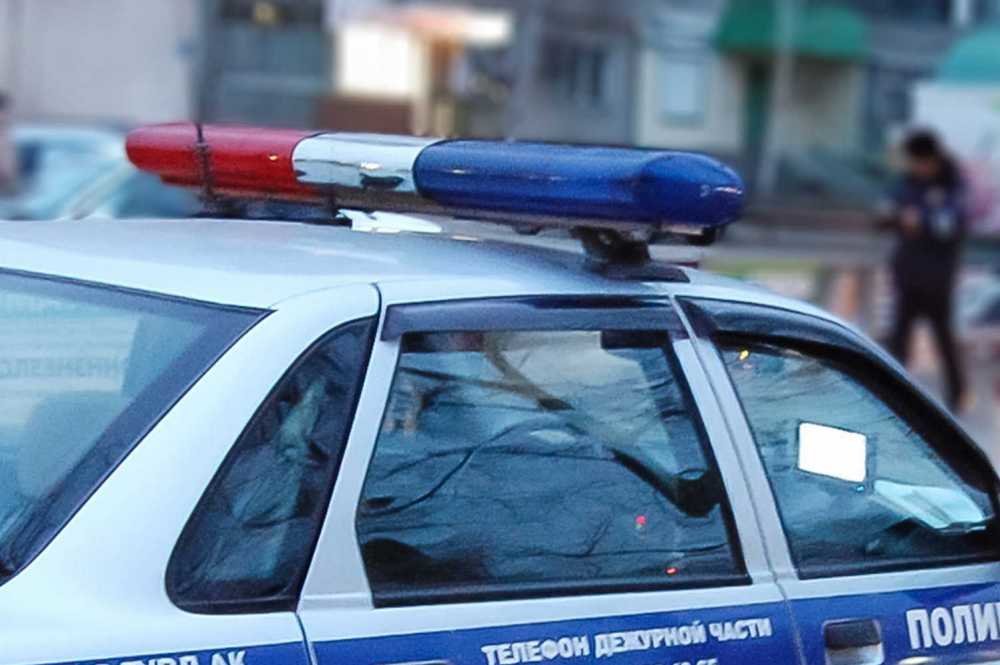 Дзержинские полицейские стрельбой остановили иномарку - фото 1