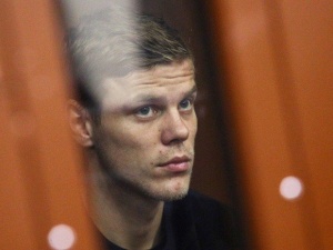 Футболист Кокорин ответил из СИЗО на тысячу писем