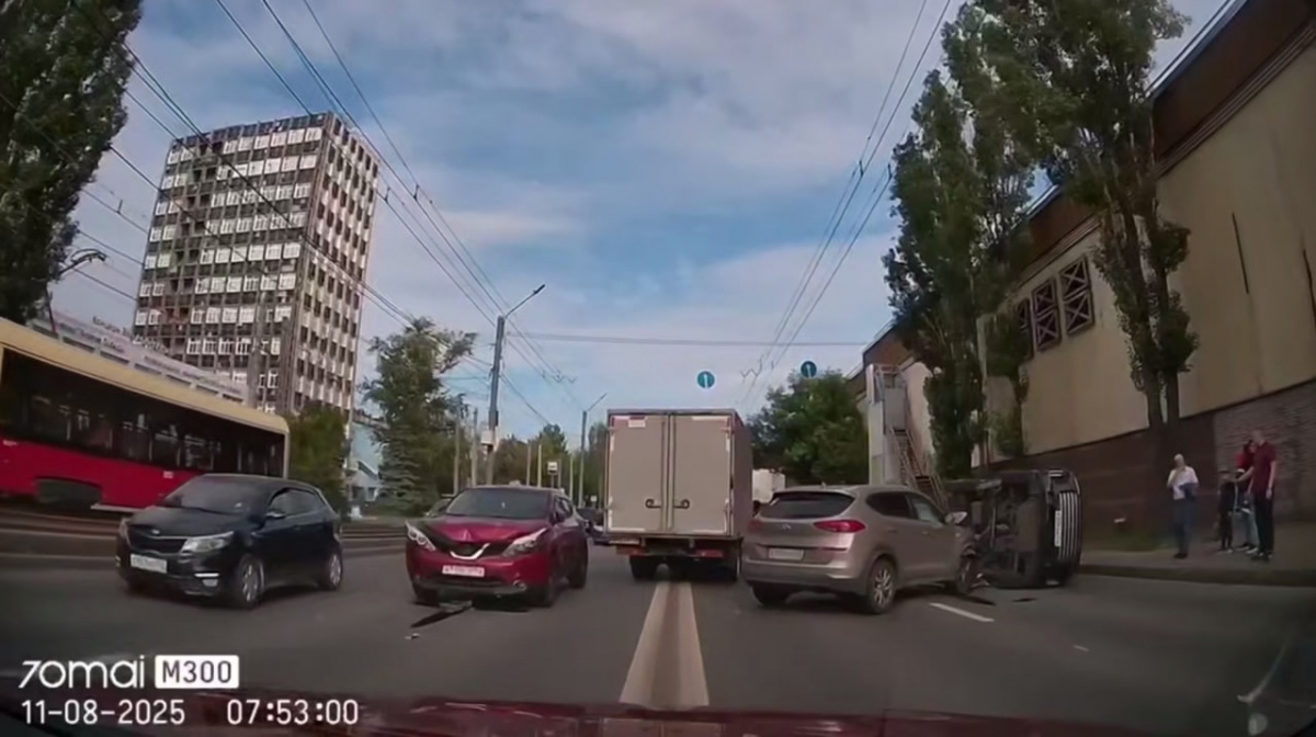 Огромная пробка образовалась на Сормовском шоссе из-за массового ДТП - фото 1