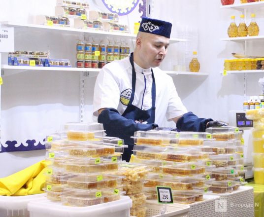 С блинами и в сугробах: как прошла Масленица в Нижнем Новгороде — фоторепортаж - фото 75