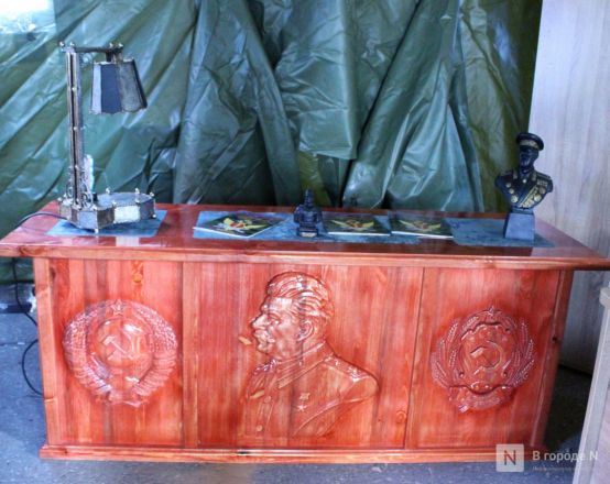 Танк-мангал и деревянные иконы: фоторепортаж с новой выставки от заключенных в Нижнем Новгороде - фото 118