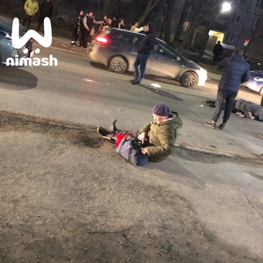 Появилось видео наезда автомобиля на пешеходов в Нижнем Новгороде - фото 1