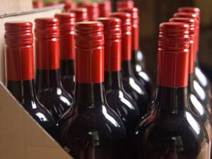 В России предложили продавать отечественное вино до полуночи