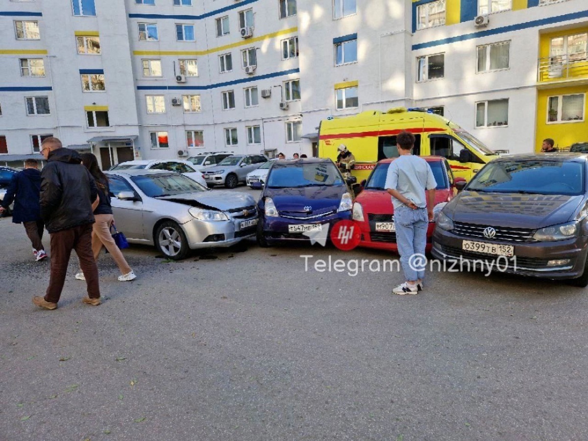 Авария с пятью автомобилями произошла на Московском шоссе - фото 1