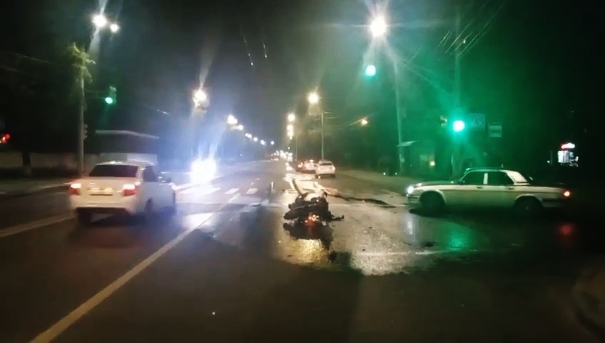 Мотоциклист серьезно пострадал в ДТП на Сормовском шоссе в Нижнем Новгороде - фото 1