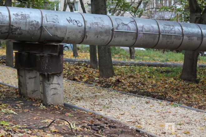 Тропинки сделали прямо под теплотрассой на Усилова в Нижнем Новгороде - фото 6