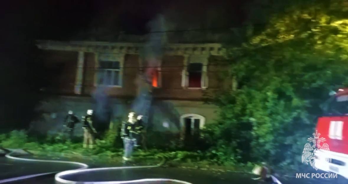 Раскрыты подробности пожара в историческом здании в центре Нижнего Новгорода - фото 1