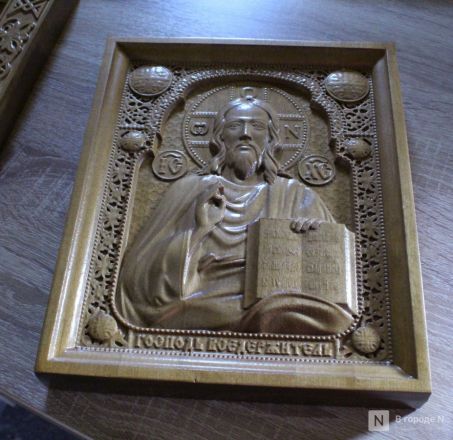 Танк-мангал и деревянные иконы: фоторепортаж с новой выставки от заключенных в Нижнем Новгороде - фото 130