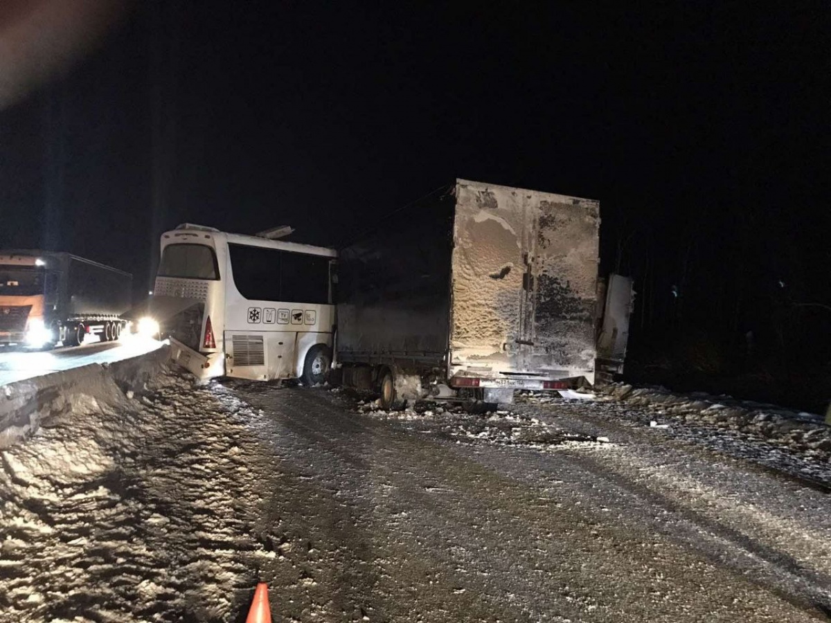 Два пассажира автобуса пострадали в столкновении трех машин под Дзержинском