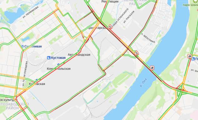 Огромная пробка образовалась на Мызинском мосту из-за массового ДТП  - фото 1