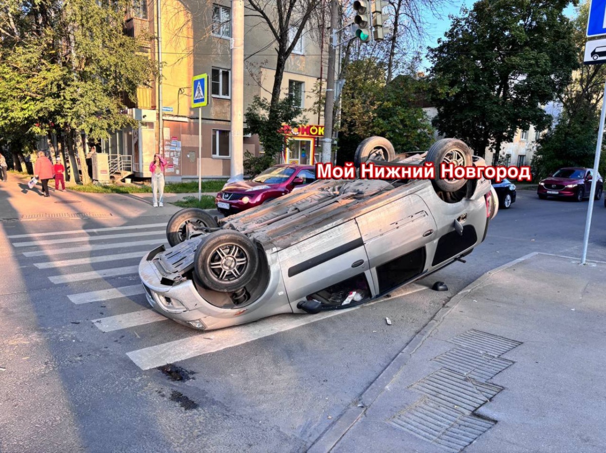Нижегородцы застряли в пробке на Бекетова из-за ДТП с &laquo;перевертышем&raquo; - фото 1