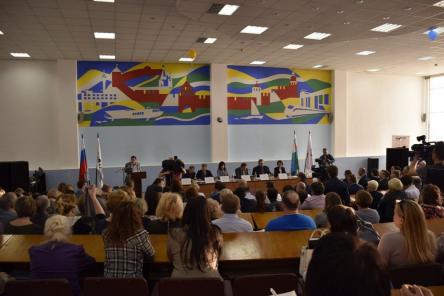 Столбы без фонарей и падающие потолки: жители Ленинского района рассказали мэру о своих невзгодах