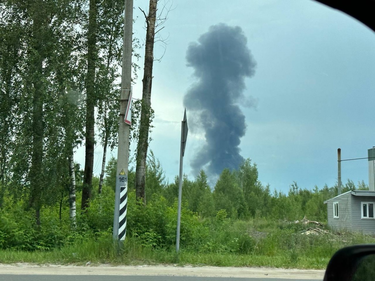 Огромный столб черного дыма в Кстове напугал нижегородцев - фото 1