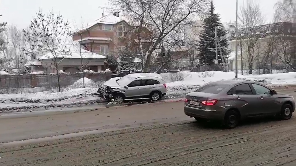Два водителя пострадали в столкновении пяти машин в Нижегородском районе - фото 2