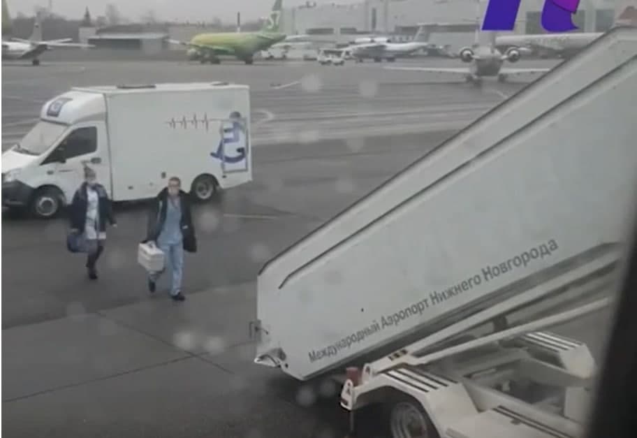 Соцсети: медпомощь потребовалась пассажиру самолета, севшего в Нижнем Новгороде - фото 1