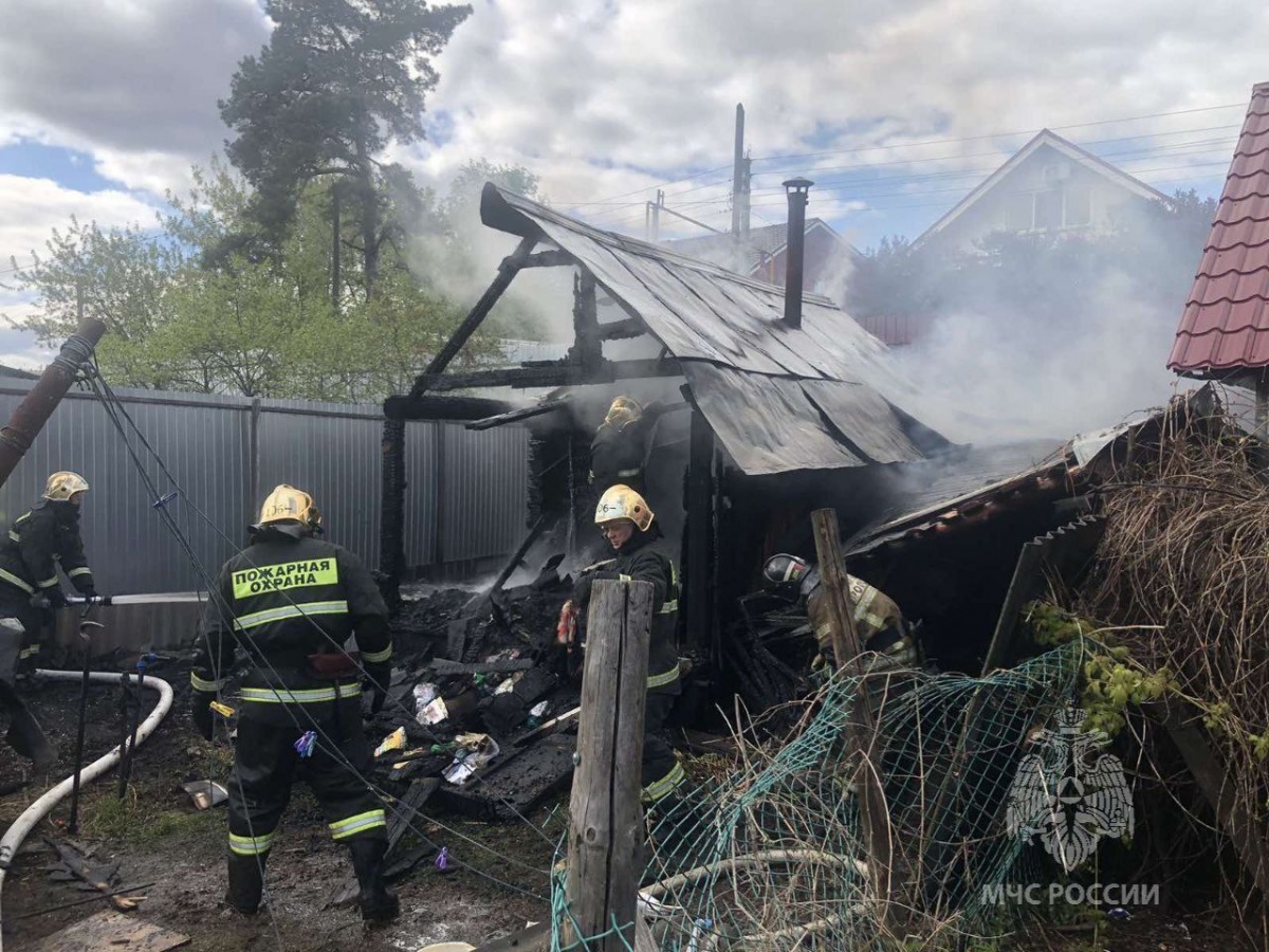 Баня загорелась в поселке Решетиха в Нижегородской области