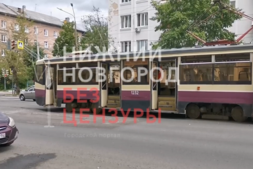 Соцсети: мужчина скончался в трамвае в Нижнем Новгороде - фото 1