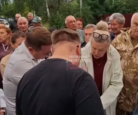 Нижегородцы вышли на проезжую часть, чтобы выступить против ремонта дороги - фото 1