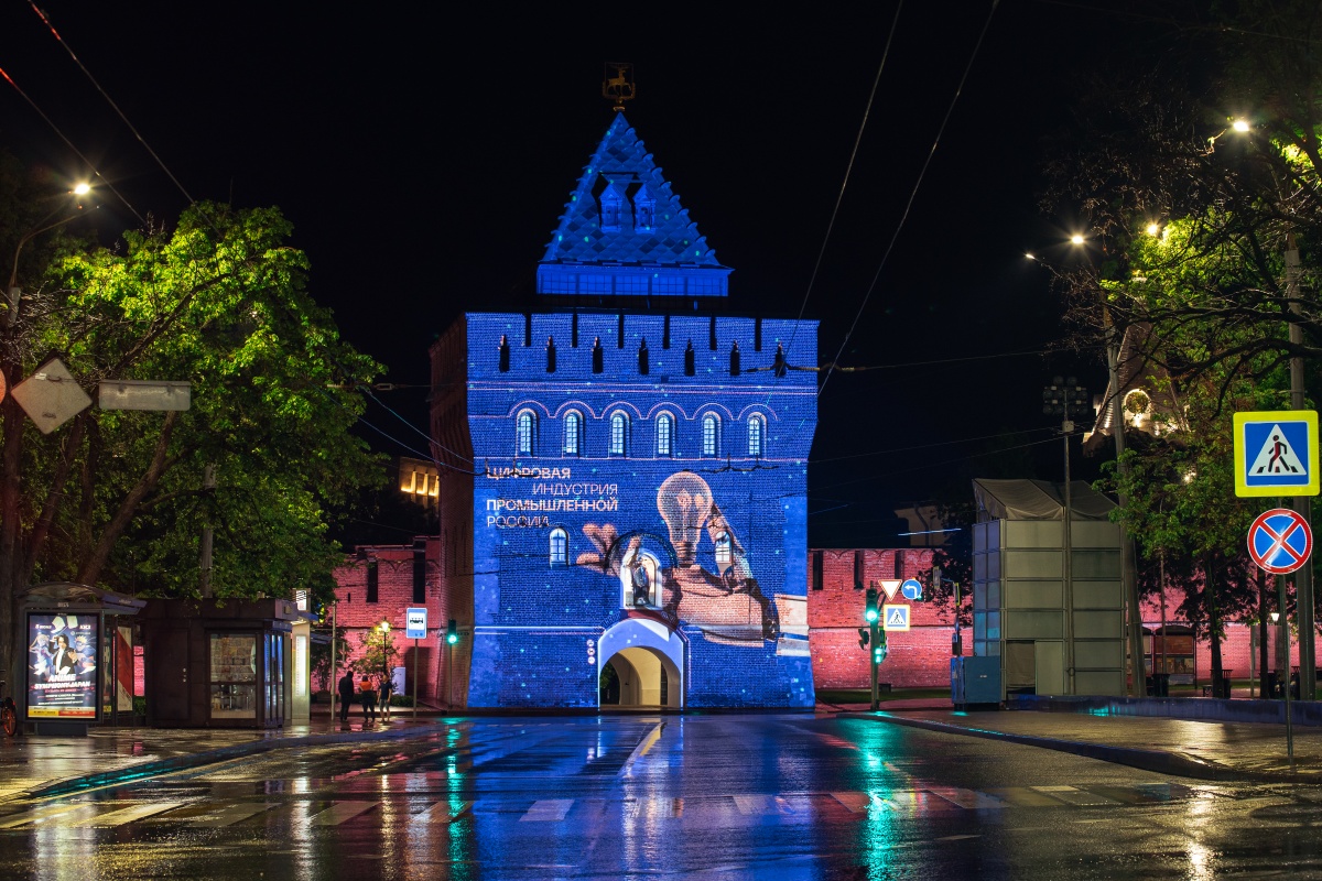 Визуальную инсталляцию на Дмитриевской башне Кремля представили в Нижнем Новгороде - фото 1