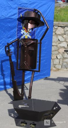 Танк-мангал и деревянные иконы: фоторепортаж с новой выставки от заключенных в Нижнем Новгороде - фото 113