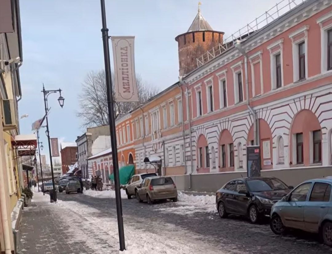 Нижегородцы начали парковать автомобили на пешеходной улице Кожевенной