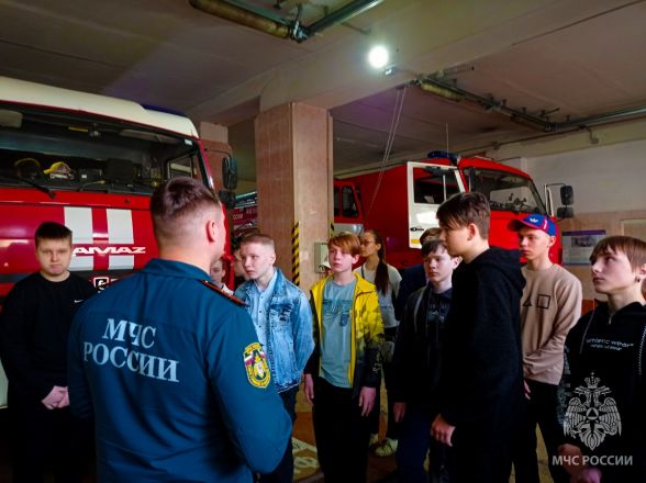 Двух юных нижегородцев наградили за решительные действия на пожаре - фото 6