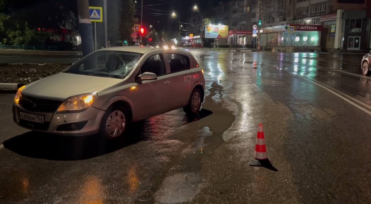 Иномарка сбила двух человек на пешеходном переходе в Нижегородской области - фото 1