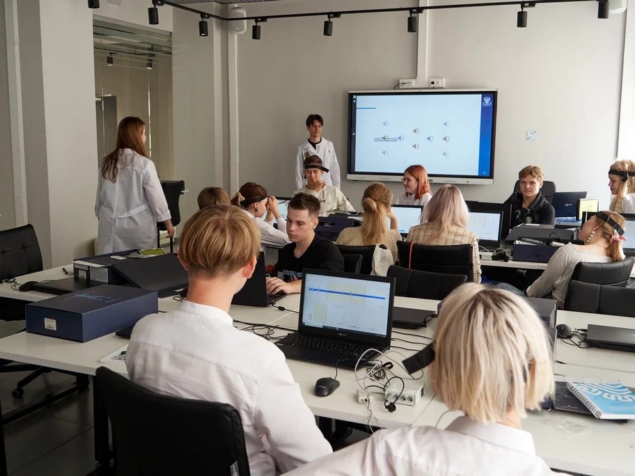 Мининский университет помог старшеклассникам выбрать профессию - фото 1