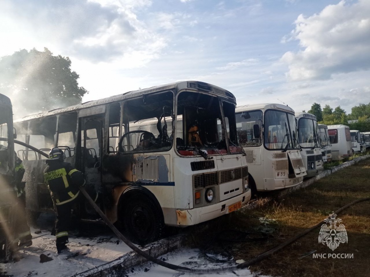 Пять автобусов и «ГАЗель» сгорели в Выксе