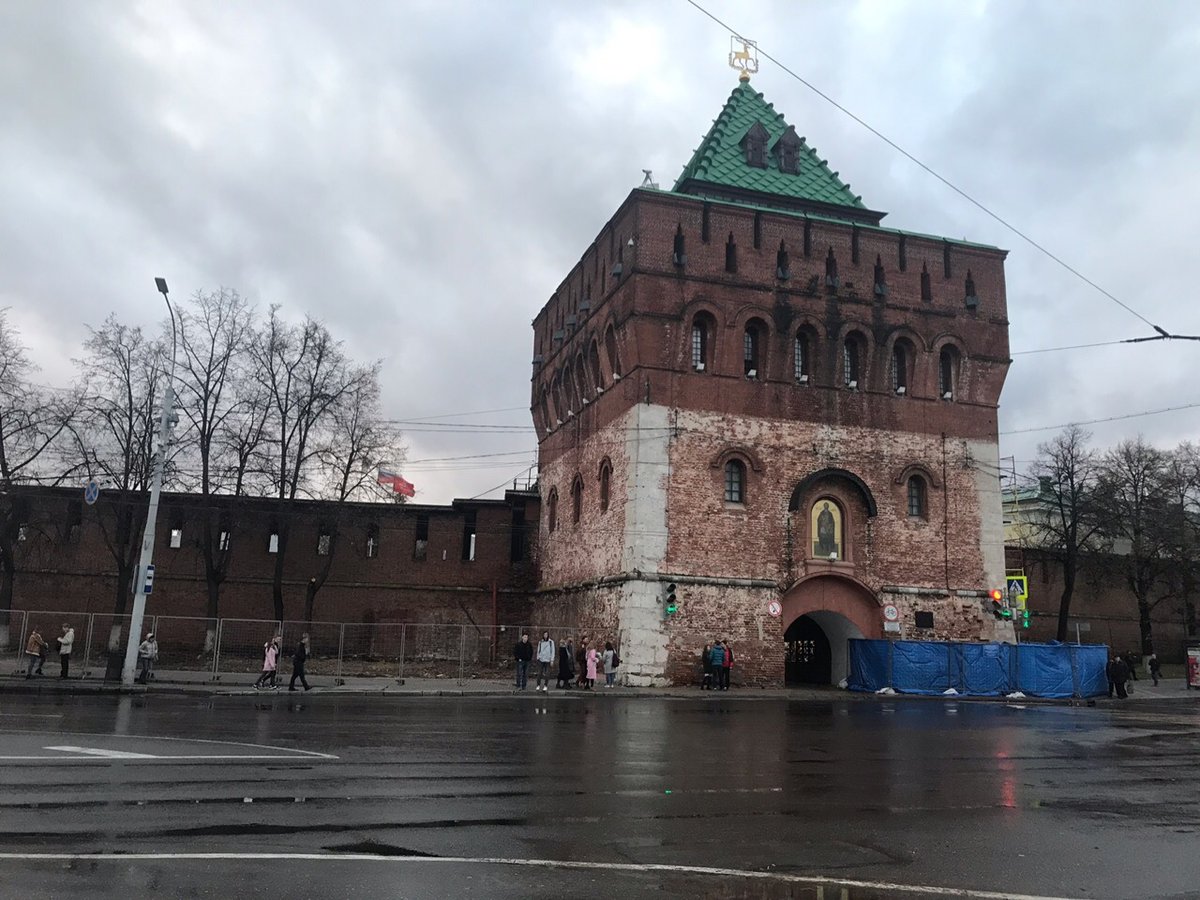 Кафе у Дмитриевской башни снесли из-за реконструкции кремлевского бульвара - фото 1