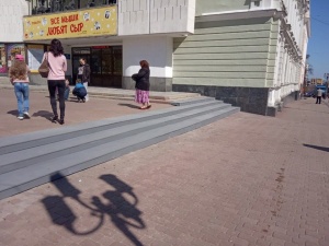«Одноразовые» ступени появились перед Нижегородским театром кукол накануне приезда Ольги Голодец