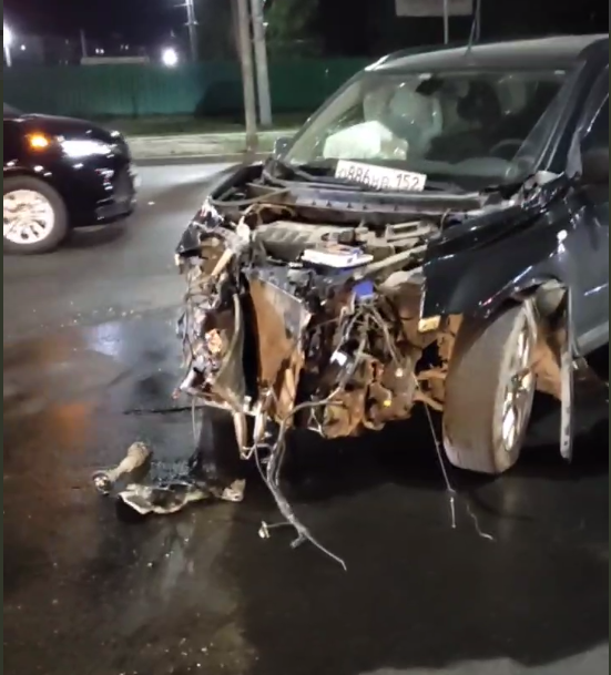 Перелом челюсти мог получить водитель кроссовера в ДТП в Нижнем Новгороде - фото 1