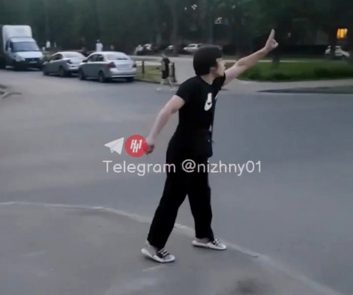 Нижегородский водитель наорал на пешехода и ударил очевидца скандала - фото 1