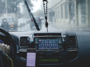Пять случаев, когда обязательно нужно включать аварийку