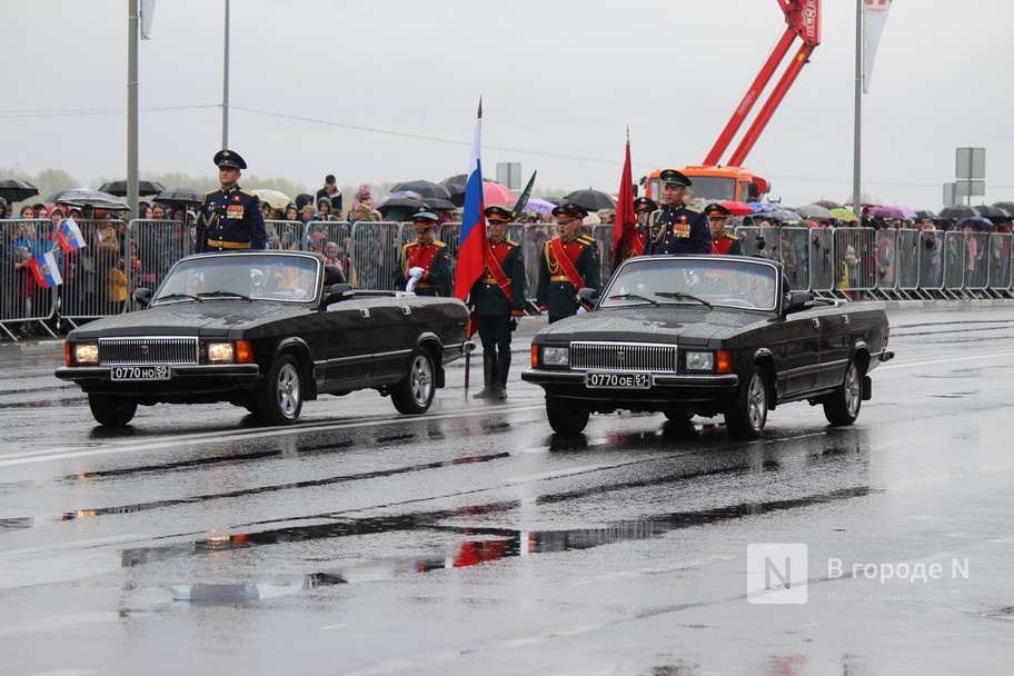 На земле, на воде, в небе: Парад Победы прошел в Нижнем Новгороде - фото 4