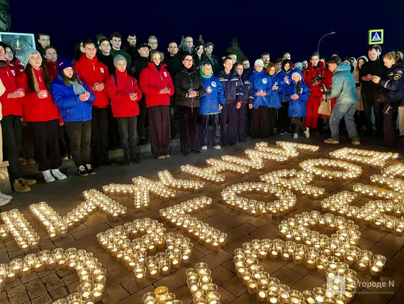 Нижегородцы снова зажгли свечи в память о жертвах теракта в &laquo;Крокусе&raquo; - фото 8