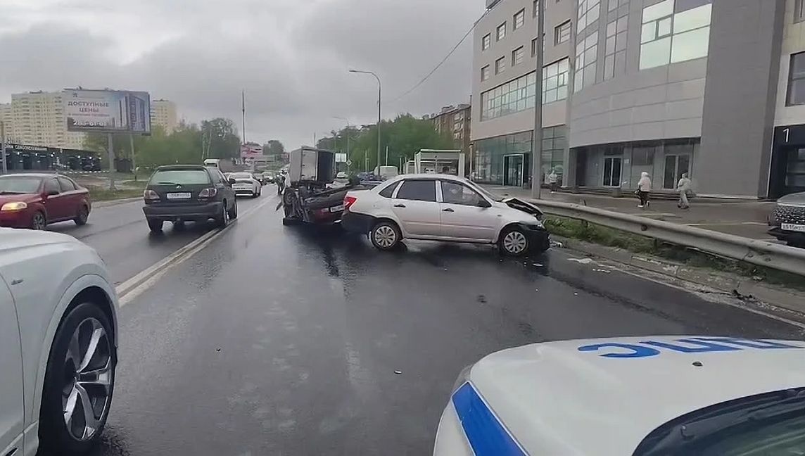 Четверо детей и двое взрослых пострадали в страшном ДТП в Нижнем Новгороде - фото 1