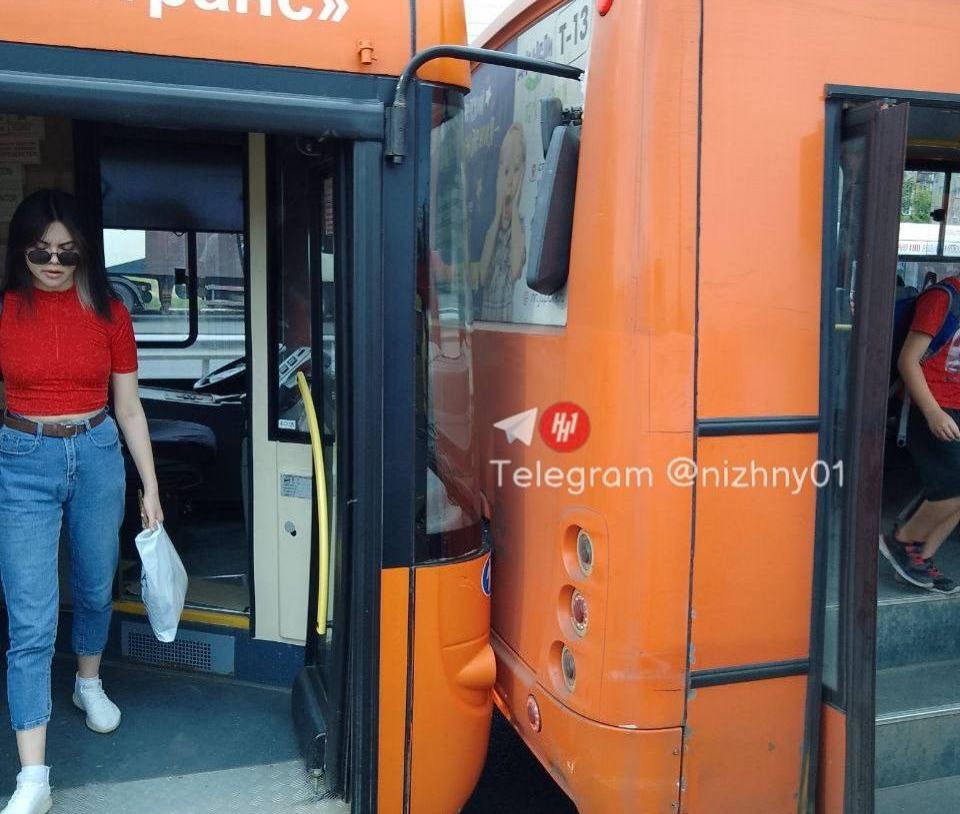 Маршрутка столкнулась с автобусом на Комсомольской площади
