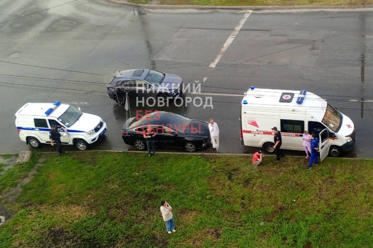 Женщина выпала из окна многоквартирного дома в Нижнем Новгороде - фото 1