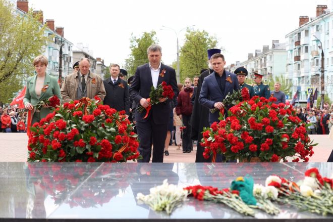 Возложение цветов к Вечному огню состоялось в Дзержинске 9 мая - фото 2