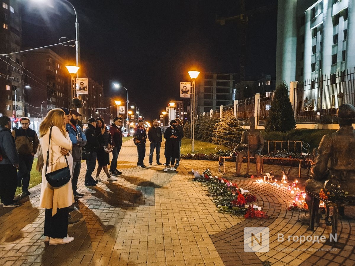 Появились фото стихийного мемориала на месте смерти Ирины Славиной  - фото 2