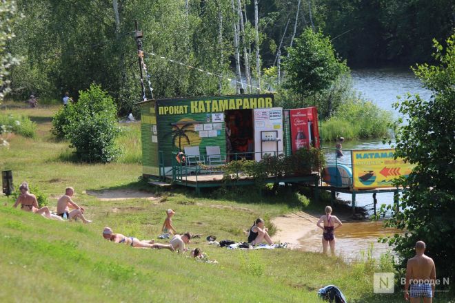 Спасение от адского пекла: фоторепортаж с пляжей Нижнего Новгорода - фото 55