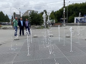 Сухой фонтан заработал в сквере Героя Грабина в Нижнем Новгороде